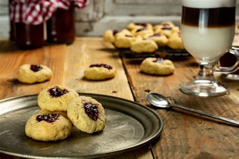 Jammie Dodgers Recipe – SunCakeMom