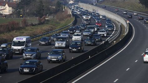 10 kilomètres de bouchons provoqués par un accident entre 4 voitures