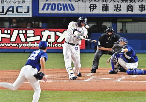 【ヤクルト】村上宗隆が最年少シーズン50本塁打！日本人選手として“松井以来“20年ぶりの快挙：中日スポーツ・東京中日スポーツ