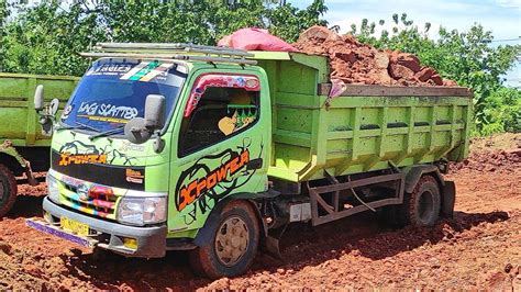 Dump Truk Mobil Truk Tanah Hino Dutro Muat Full Tanah Cadas Youtube