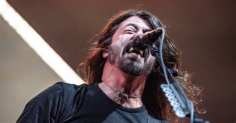 A estratégia de Dave Grohl ao anunciar filha fora do casamento segundo