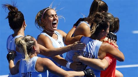 Con Cosentino otra vez como heroína Las Leonas vencieron a Bélgica y