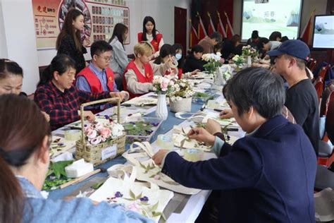 杭州钱塘河庄街道：植物拓印环保袋，垃圾分类我先行