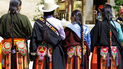 Tibet Clothing: See How Tibetan People Dress Differently from Others