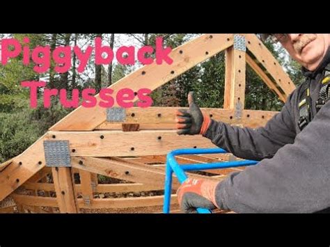 Setting Piggyback Trusses Building Your Own House Youtube