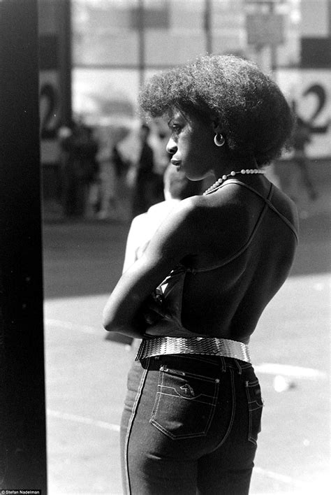 Pimps Prostitutes And The Destitute Bartenders 1970s Photos Reveal Times Square New Yorkers