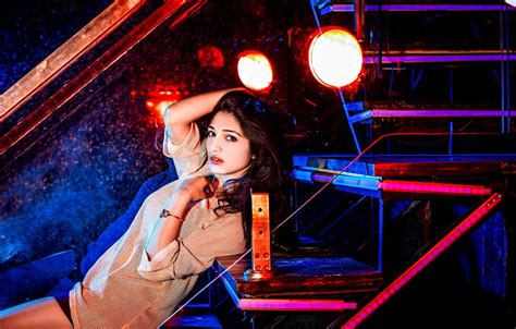 Wallpaper Girl Hot Model Pose Makeup For Mobile And Desktop