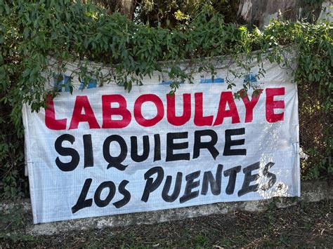 LABOULAYE SÍ QUIERE LOS PUENTES Aparecieron pasacalles que expresan