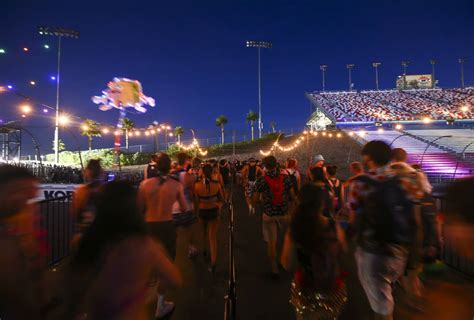 Scenes From Edc Las Vegas Day 1 — Photos Las Vegas Review Journal