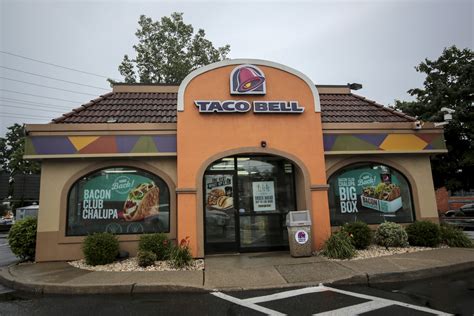 The Original Marketing Campaigns For Taco Bell 80s Introduced The World To The Famous Taco Salad And The Meximelt 4