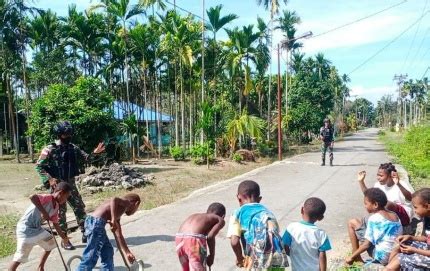 Ketika Senyum Ceria Anak Anak Papua Bersama Satgas Tni Rks Kodam