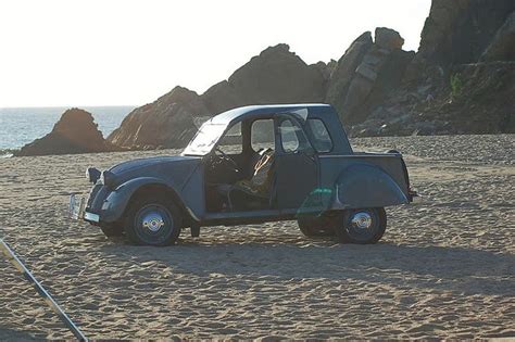 Ah La 2cv Si Courante Sur Les Routes Françaises Durant 4 Décennies Et