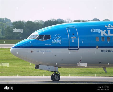 Nose and cockpit KLM Boeing 737-800 Manchester airport Stock Photo - Alamy