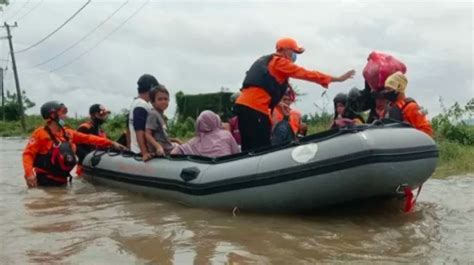 Ratusan Rumah Di Makassar Terendam Banjir Tim Sar Gabungan Sigap