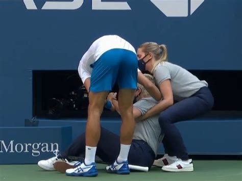 Video Djokovic Descalificado Del Us Open Tras Un Pelotazo A La Jueza