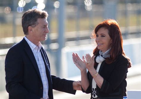 Cristina Kirchner Y Mauricio Macri Se Cruzaron En Redes Sociales