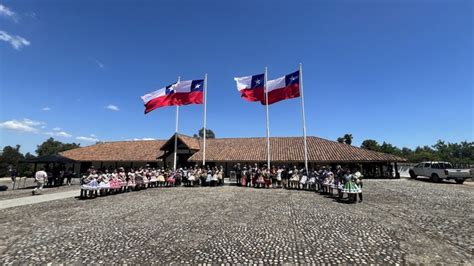 Uble Se Viste De Gala En La V Muestra Nacional De Cueca Escolar