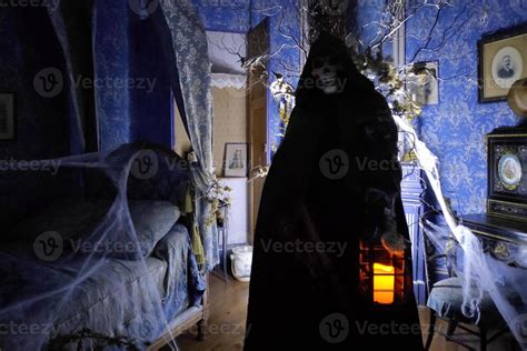 Grim reaper during Halloween night 22937937 Stock Photo at Vecteezy