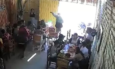 Video Piura Delincuentes Asaltan Y Siembran El P Nico En Restaurante