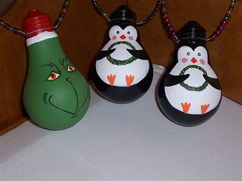 26 Easy Diy Christmas Ornaments Made From Light Bulbs