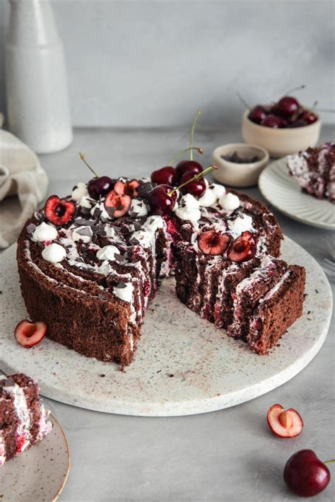 Stracciatella Wickeltorte Mit Kirschen Simply Yummy