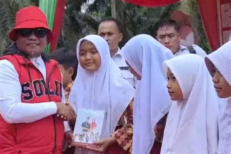 Program Baru Pemkab Pelalawan Salurkan Bantuan Buku Tulis Gratis Untuk