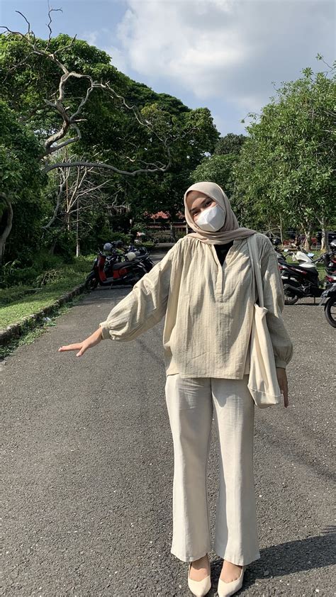 Pin By Dinda On Ootd Inspo Ootd Hijab Ootd Casual Ootd Poses