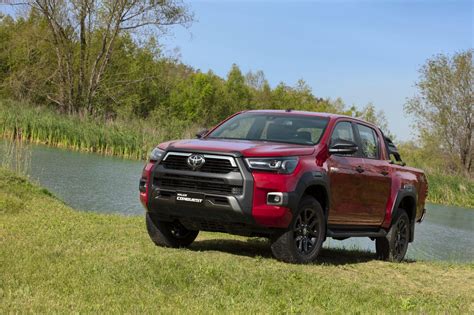 Toyota Hilux Conhe A As Oito Gera Es De Uma Hist Ria De Anos