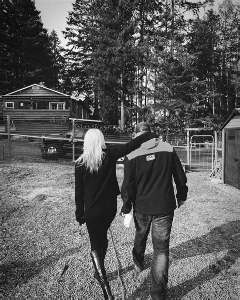 Bom sex Pamela Anderson chia tay người chồng thứ 5