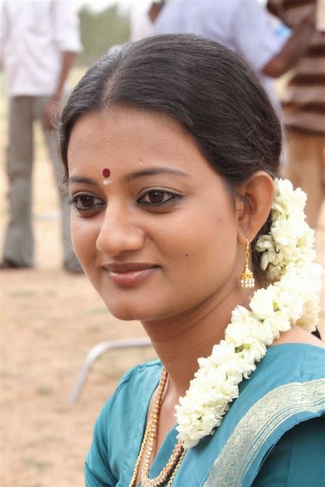 Hot Malayalam Actress Priyanka Nair In Saree MOVIEEZREEL BLOGSPOT