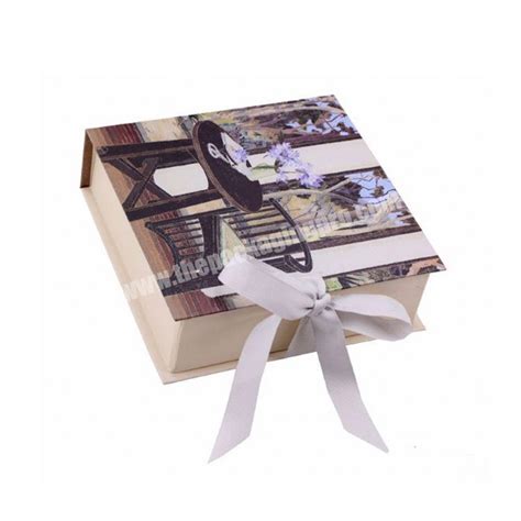 Custom Design White Magnetic Women Lingerie Foam Paper Boxes Bra Gift