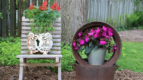 12 Super Simple Garden Art Ideas (Trash to Treasure)