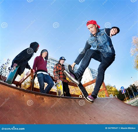 Skateboarder On Skatepark Ramp Royalty-Free Stock Photography