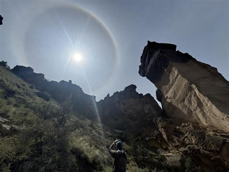 Halo at Smith Rock hike, Oregon : r/atoptics