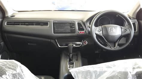 honda hrv  white colour rm honda johor bahru