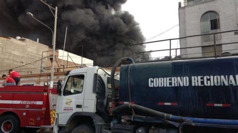 Incendio Consume Varias Galer As En Centro Comercial En Trujillo