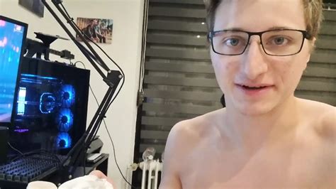 Cowok Gay Ngocok Kontol Di Sepatu Kenegaraannya Dan Muncrat XHamster