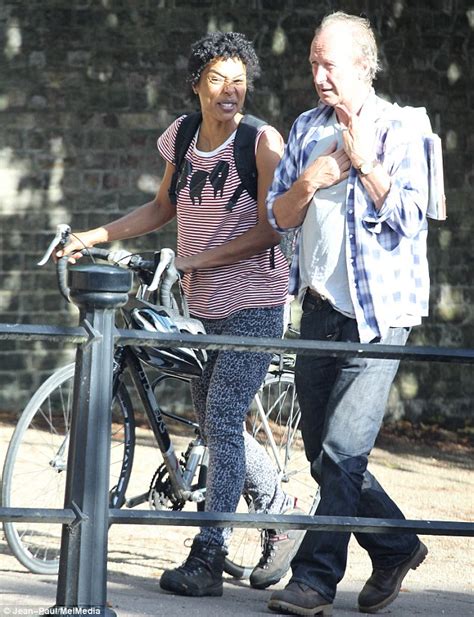 8 Hot Sexy Sophie Okonedo Bikini Pics