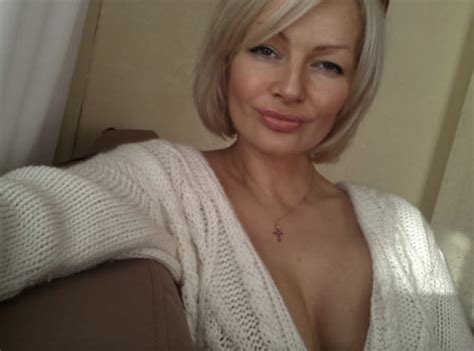 Beautiful Mature Lady Replies NameThatPorn