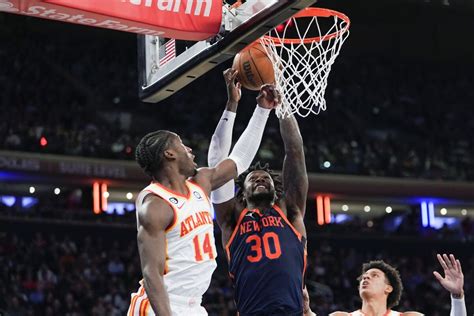 Randle, Knicks Win 113-89 After Hawks Lose Another Starter - Bloomberg