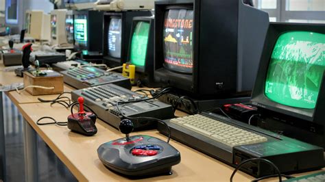 A row of computer monitors sitting on top of a desk photo – Free Human