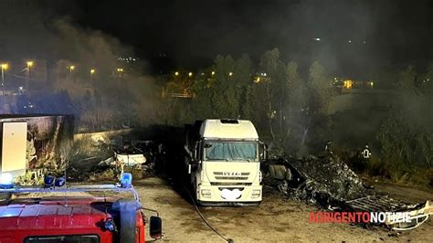 Incendio Divora Camion Auto E Barche A Realmonte