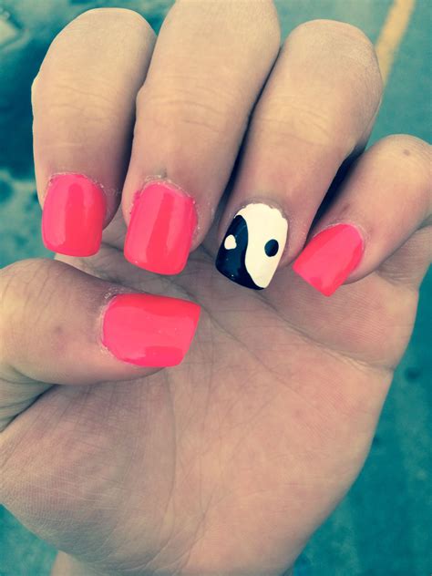 Pin By Hannah Maynard On Nails Ying Yang Design Ying Yang Usb Flash