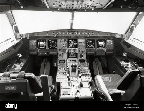 Cockpit of an Airbus A320 passenger aircraft. June 1987 Stock Photo - Alamy