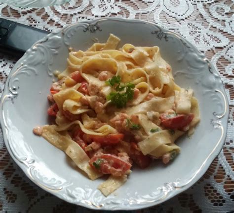 makaron tagiatelle z krewetkami i pomidorkami - przepis ...