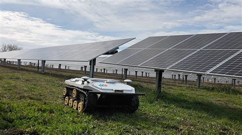 El Robot Que Gestiona De Manera Remota Y Sostenible Las Plantas Fotovoltaicas De Iberdrola