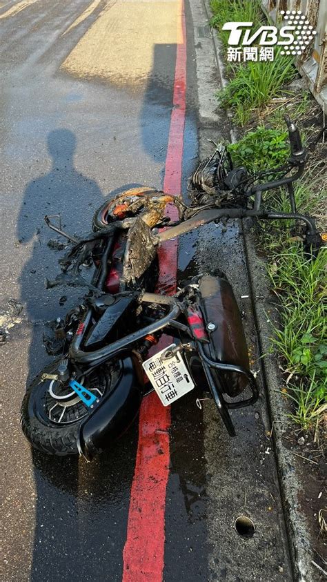 電動自行車冒煙竄火！巡邏警搖身變「打火弟兄」救女ol