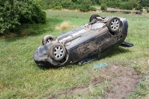 Toulois Une Voiture Fait Une Sortie De Route Sur La D400 Et Termine