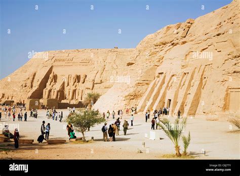 Der große Tempel von Ramses II und Tempel der Hathor am Ufer des Nasser