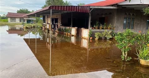 Banjir Bertakung Penduduk Termenung Berita Harian